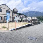前方道路(東側) 前方道路(東側)